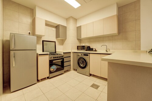 Cozy 1-bedroom apartment in fabulous Aqaba with 5 pools and gym access