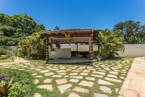 Unclassified image, 3 of 32, button