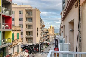 Property grounds - Paceville Energy Meets Comfort, 2BR Apt + Balcony! (St. Julian`s)