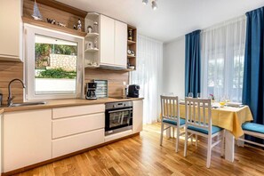 Family Apartment, Multiple Bedrooms, 2 Bathrooms (Villa Ancora - Merope Apartment) | Private kitchen | Fridge, microwave, oven, stovetop - Villa Ancora - Merope Apartment Sv.jakov (Mali Losinj)