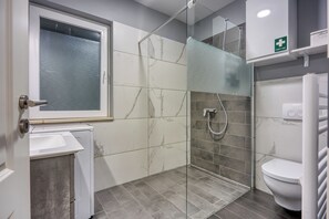 Appartement Familial, plusieurs chambres, 2 salles de bains (Villa Ancora - Merope Apartment) | Salle de bain