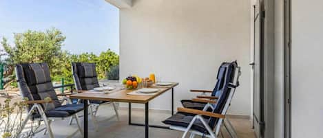 Familienapartment, Mehrere Schlafzimmer, 2 Bäder (Villa Ancora - Merope Apartment) | Speisen im Freien