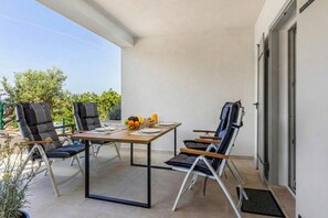 อพาร์ทเมนท์สำหรับครอบครัว, หลายห้องนอน, 2 ห้องน้ำ (Villa Ancora - Merope Apartment) | รับประทานอาหารกลางแจ้ง