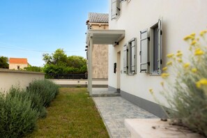 Apartamento familiar, varias habitaciones, 2 baños (Villa Ancora - Merope Apartment) | Jardines del alojamiento