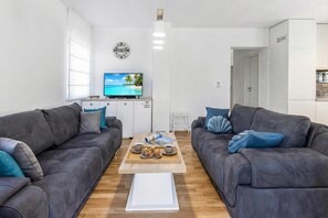 21-Zoll-Smart-TV mit Kabelempfang