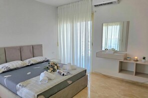 Family Apartment, Multiple Bedrooms (Sea View Apartment in Durres Beach) | 2 bedrooms, free WiFi, bed sheets - Sea View Apartment in Durres Beach 100 (Durrës)