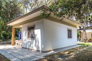 Bungalow, 2 phòng ngủ, sân hiên, quang cảnh vườn | Hiên