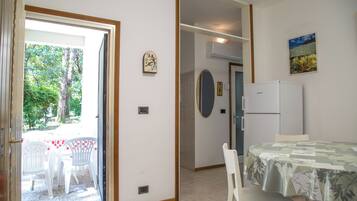 Bungalow, 2 kamar tidur, patio, pemandangan kebun | Ruang makan