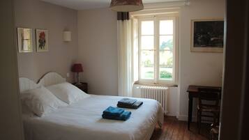 Fer et planche Ă repasser, lit parapluie, Wi-Fi gratuit, draps fournis