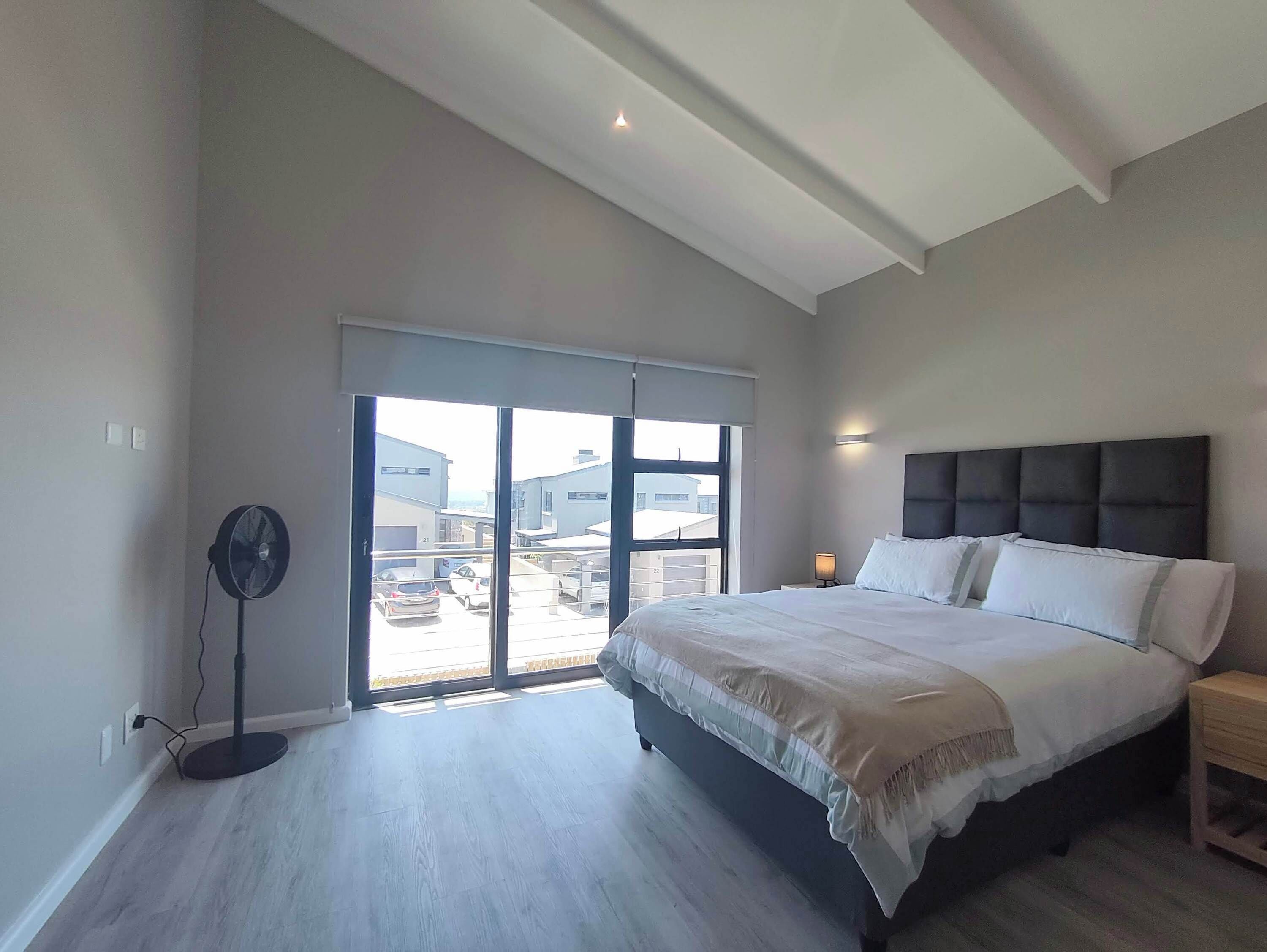 Skrivebord, strykejern/-brett, wi-fi og sengetøy