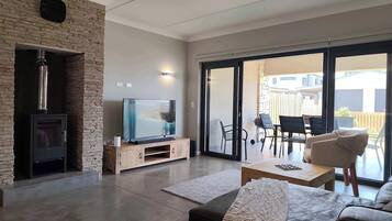 TV, peis og kontorer