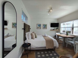 WiFi, bed sheets - The Sanctuary Nook | 7 min walk to Robberg beach (Plettenberg Bay)