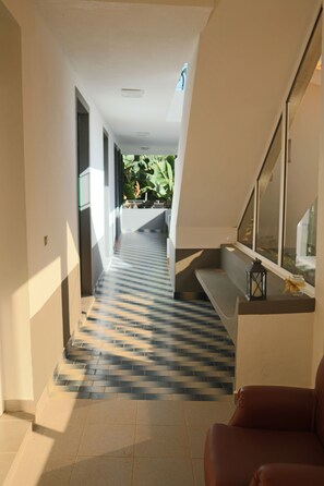 Terrace/patio - Fifty's House 2 By Sam Houses (Tabua)
