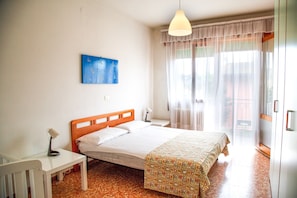 4 bedrooms - Downtown Flat 250mt From the Beach (Eraclea)