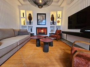Superior House | Living area | 42-inch flat-screen TV with satellite channels, fireplace - Manzil Fanny Private Riad & Spa (Marrakech)