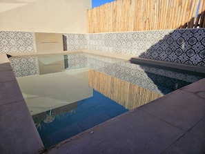Outdoor pool, open 8:30 AM to 8:30 PM, sun loungers - Manzil Fanny Private Riad & Spa (Marrakech)