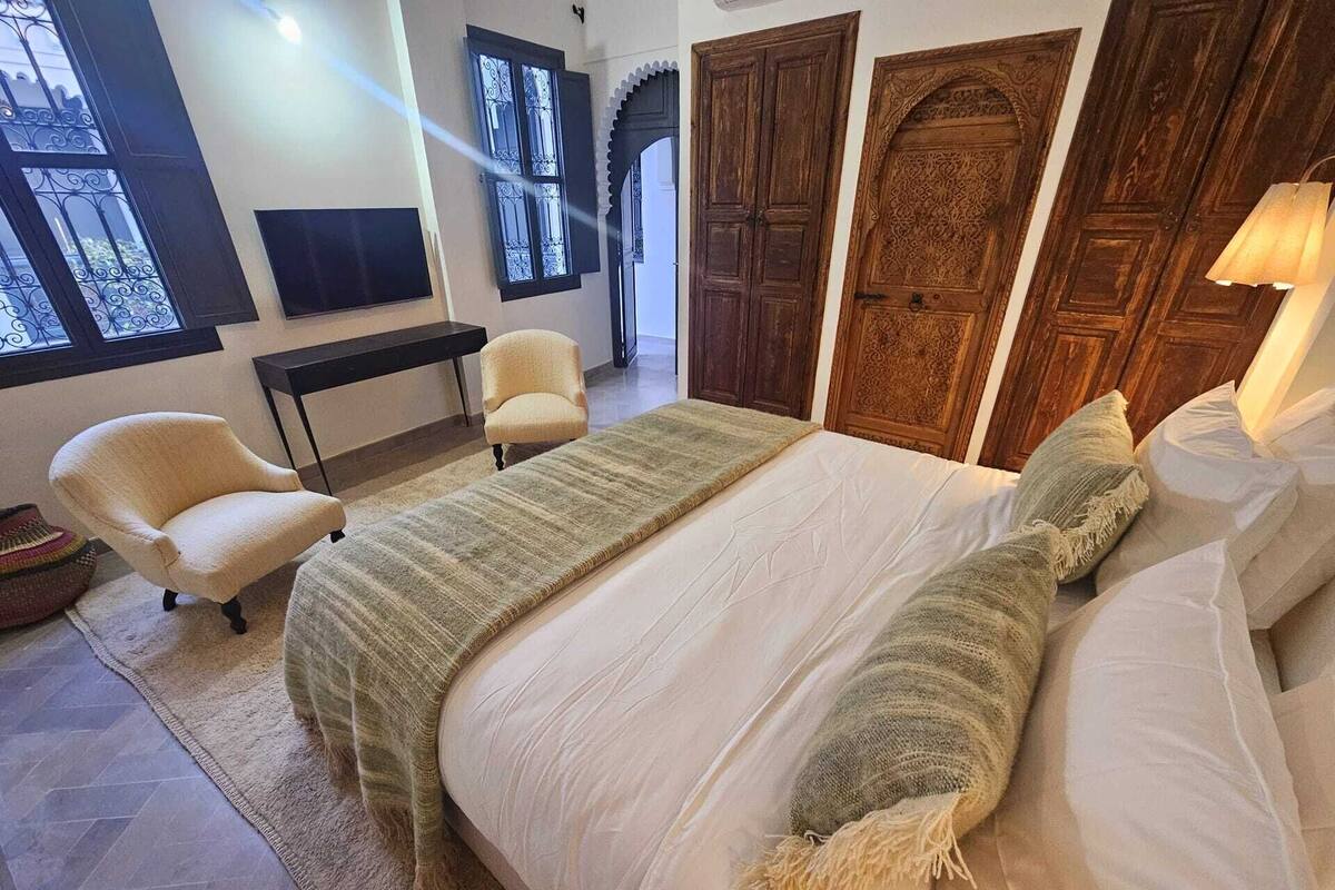 Superior House | Free WiFi