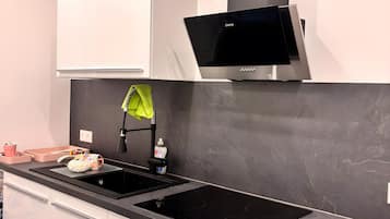 Kühlschrank, Ofen, Herdplatte, Geschirrspüler
