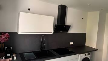 Réfrigérateur, four, plaque de cuisson, lave-vaisselle