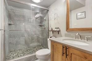 Condo, 3 Bedrooms | Bathroom | Towels, shampoo - Vp-c112 Village Point 3 Bedroom Condo (Copper Mountain)