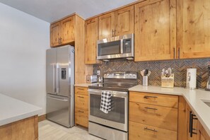 Private kitchen - Vp-c112 Village Point 3 Bedroom Condo (Copper Mountain)