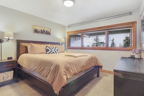 Condo, 3 Bedrooms | 3 bedrooms, laptop workspace, iron/ironing board, free WiFi - Vp-c112 Village Point 3 Bedroom Condo (Copper Mountain)