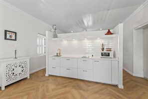 Interior - Keizershof, Otrobanda, Stylish Open-Concept Apt 25 (Willemstad)