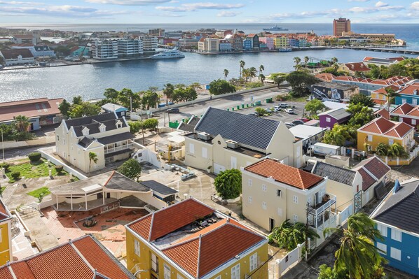 A coastal town with colorful buildings, a marina, and a large yacht. - Keizershof, Otrobanda, Stylish Open-Concept Apt 25 (Willemstad)