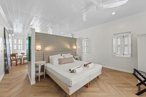 In-room safe, travel cot, free WiFi, bed sheets - Keizershof, Otrobanda, Stylish Open-Concept Apt 25 (Willemstad)