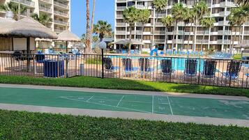 Departamento, 3 habitaciones | Cancha deportiva