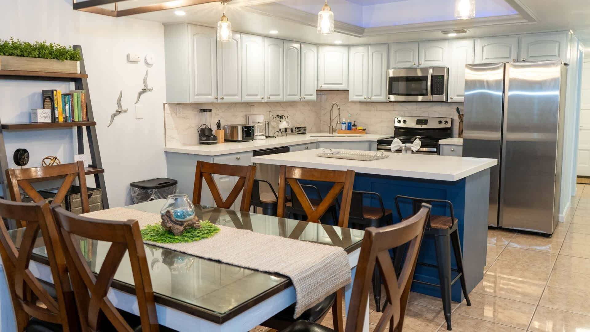 アパートメント 3 ベッドルーム | 専用キッチン |  冷蔵庫、オーブン、コーヒー / ティーメーカー、トースター