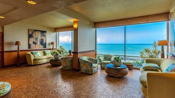 Studio | Living area