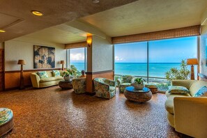 Living area - Royal Kahana 217 Condo (Lahaina)