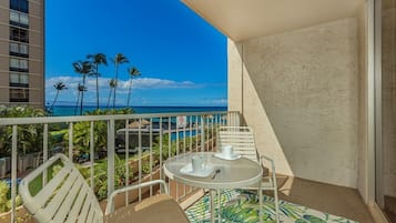 Studio | Outdoor dining