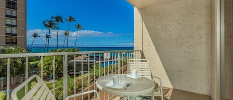 Studio | Outdoor dining