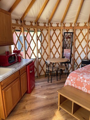 Microonde, macchina per tè/caffè, tostapane, pentole/stoviglie/utensili