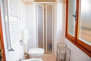 Bathroom - Downtown Apartment by the Beach (Eraclea)
