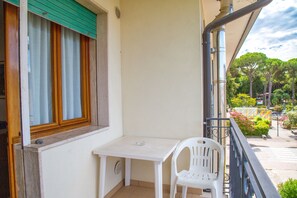 Lejlighed - 1 soveværelse - balkon - udsigt til have | Balkon