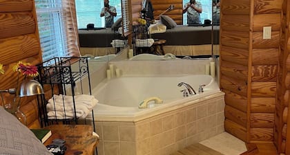 The Mountain View Cottage - 2 bd/2 bath with Jacuzzi & large Deck