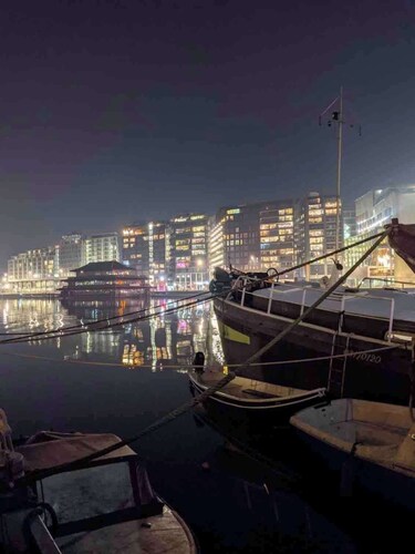 Marie's Houseboat Studio in Amsterdam Centre