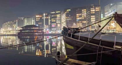 Marie's Houseboat Studio in Amsterdam Centre