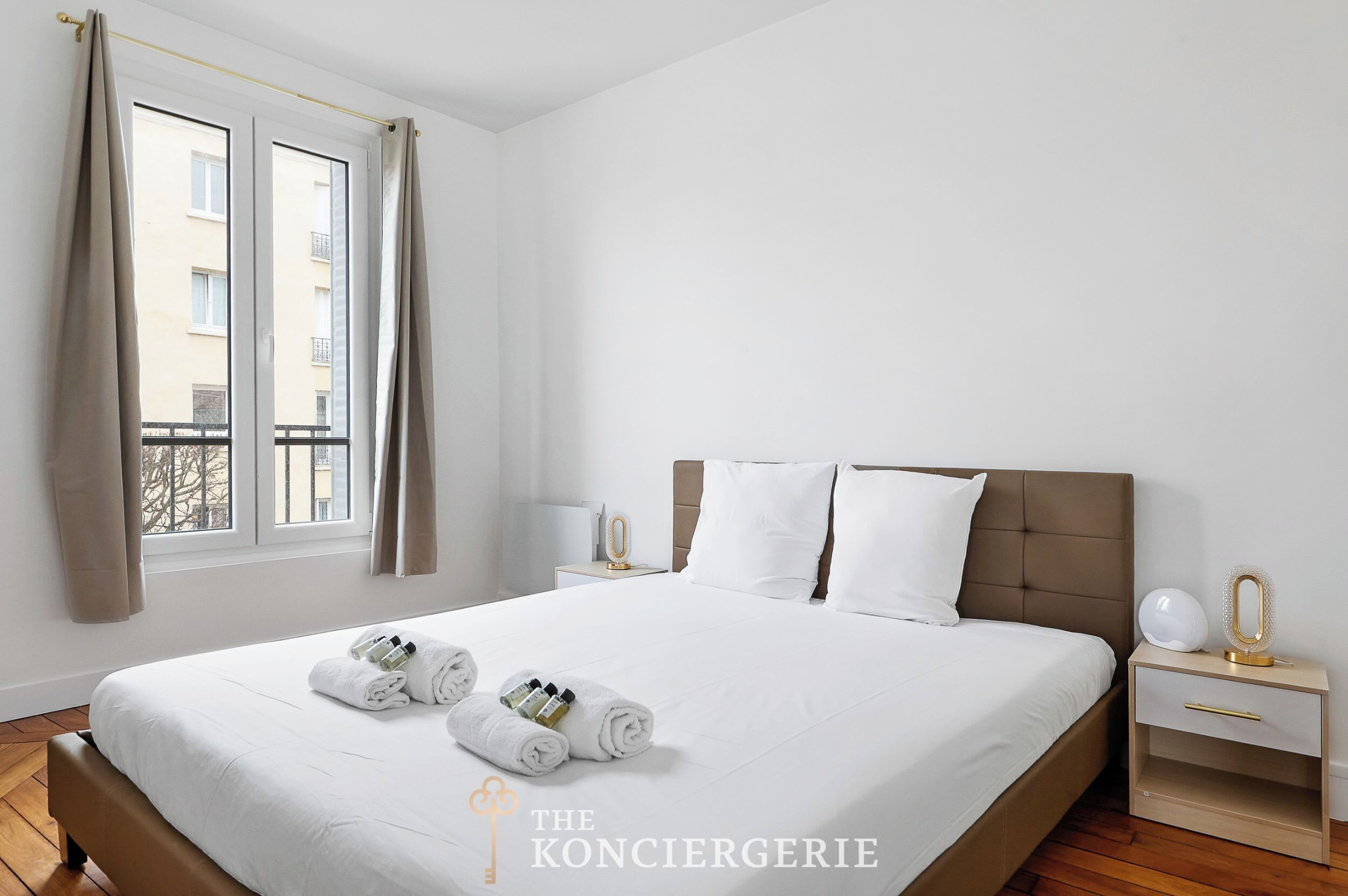 Fer et planche à repasser, lit parapluie, accès Internet, draps fournis