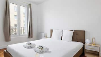 Fer et planche Ă repasser, lit parapluie, accĂšs Internet, draps fournis