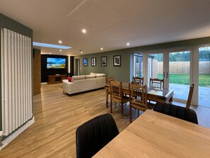 Interior - Stylish New Build 3-Bed House near Science Park (Arbury)
