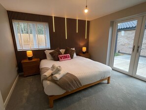 3 bedrooms, iron/ironing board, travel cot, WiFi - Stylish New Build 3-Bed House near Science Park (Arbury)