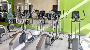 A gym with various exercise machines and weights. - Oceana Suites Irarrazaval (Santiago)