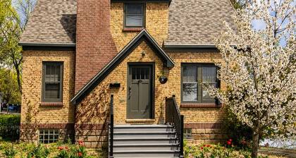 Walk to Downtown + Marina - 3BR Getaway + Charm