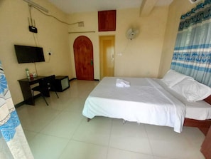 Standard Room, Balcony, Garden View | Room amenity