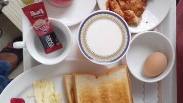 Free daily continental breakfast