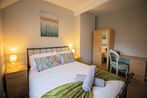 4 Schlafzimmer, Bügeleisen/Bügelbrett, Reisekinderbett, WLAN